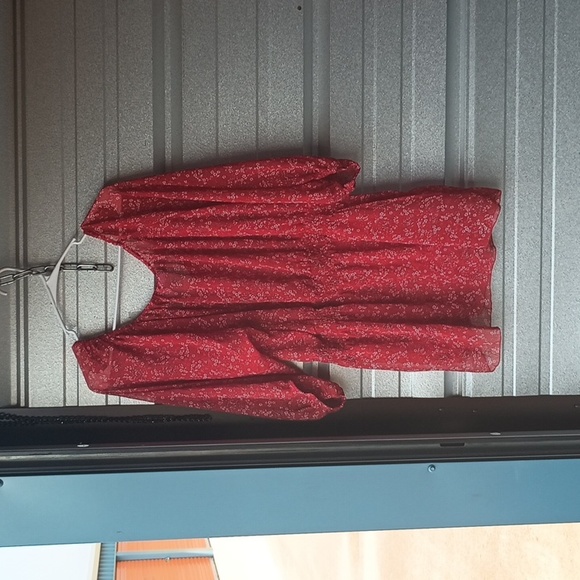 Woman's blouse five - Picture 3 of 3